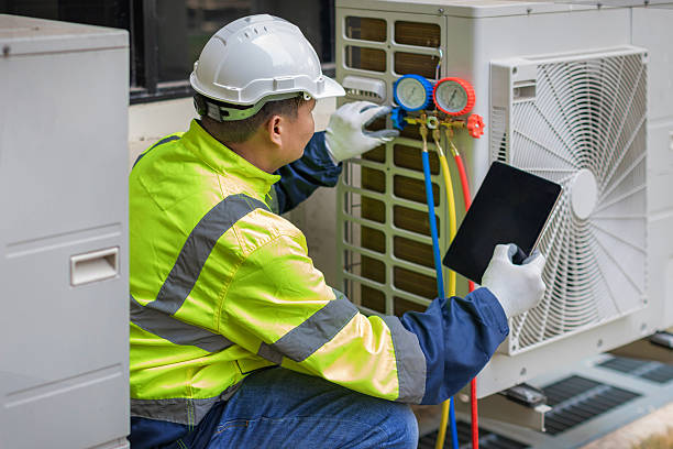Professional Hvac technician working in Cumberland, IN